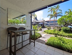 Lanai bar seating with ocean views and easy access to paved walkway from lanai entrance
