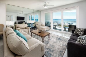 Living Room - Gorgeous views!