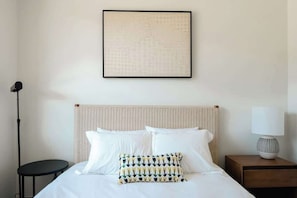 Queen bed in bedroom 2
