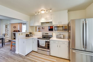 Kitchen | Drip Coffee Pot | Toaster | Toaster Oven