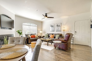 Living Room | Free WiFi | Smart TV