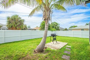 PRIVATE FENCED BBQ GRILL AREA