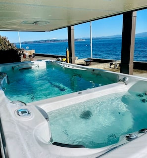 Bain à remous extérieur