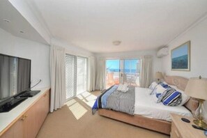 Master Bedroom with 1x super king bed