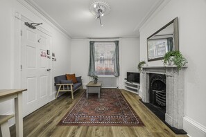 Living Room / Lounge