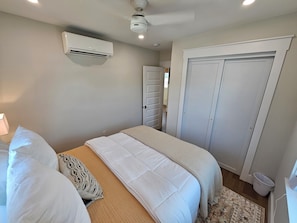 Bedroom with Queen bed