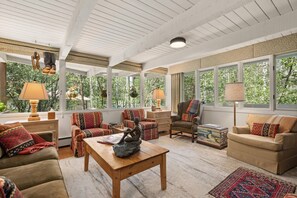 With wall to wall windows looking out to the surrounding Aspen trees, you will enjoy the comfortable main level living room.
