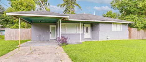 Hammond Vacation Rental | 3BR | 2BA | 1 Step Required | 2,800 Sq Ft