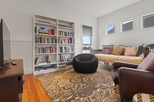 Living Area 2