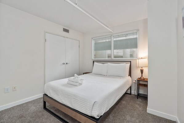 CozySuites - 1BR with Direct Skybridge Access #5