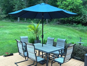 Perfect Sitting area for a nice al fresco meals or coffee in the morning!