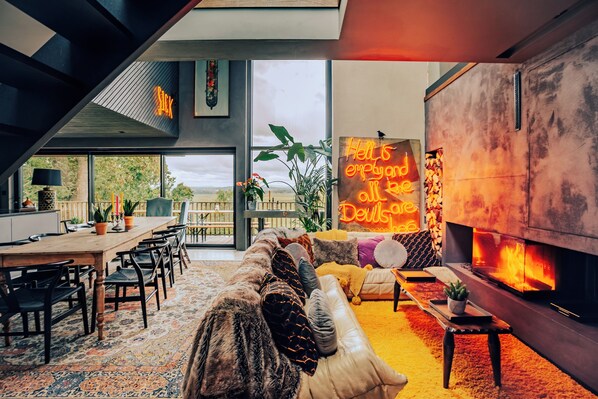 Downstairs lounge and dining area 