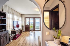 Arched Entry Hall • Authentic Cretan Joinery & Decor

