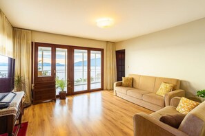 Spacious Open-Plan Living • Smart-TV, Sofas & Balcony Doors
