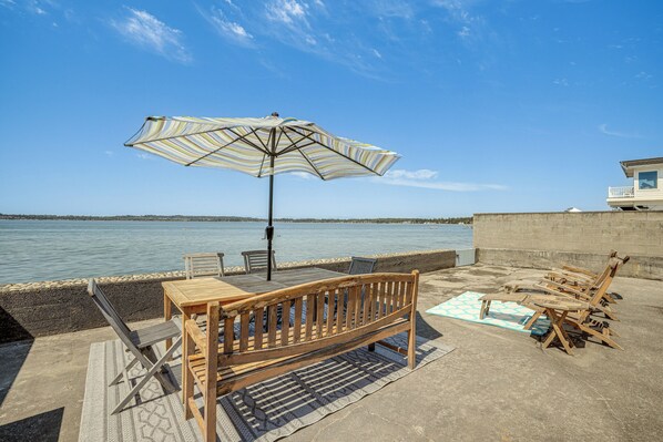 Birch Bay Vacation Rental | 2BR | 1BA | 841 Sq Ft | 2 Steps Required