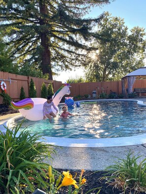 Huge unicorn floatie