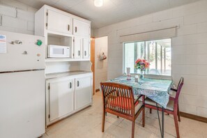 Dining Area | Kitchen