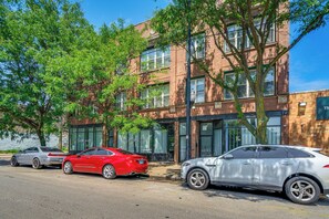 Apartment Exterior | Balcony | Charcoal Grill