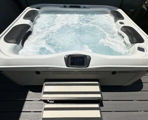 Enjoy our outdoor haven with a pool,hot tub,BBQ,outdoor furnitures & cornhole.