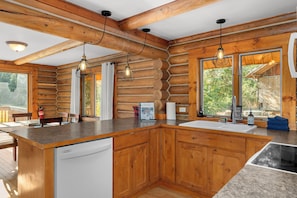 The gourmet in your group will love the full kitchen