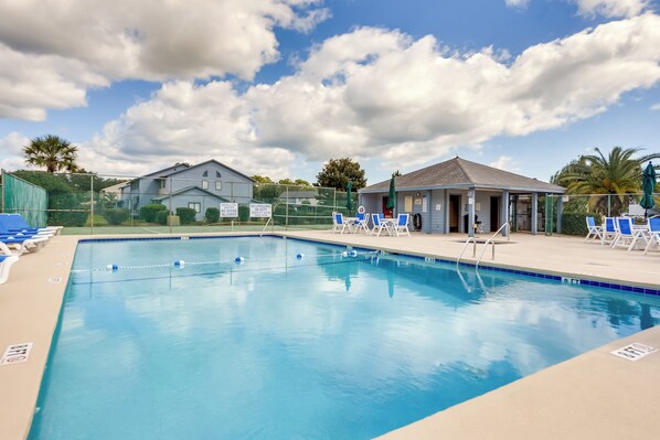 Little River Vacation Rental | 2BR | 2.5BA | Stairs Required | 1,428 Sq Ft