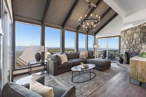 Bright, modern, and oh-so-inviting – your perfect lounge spot awaits.