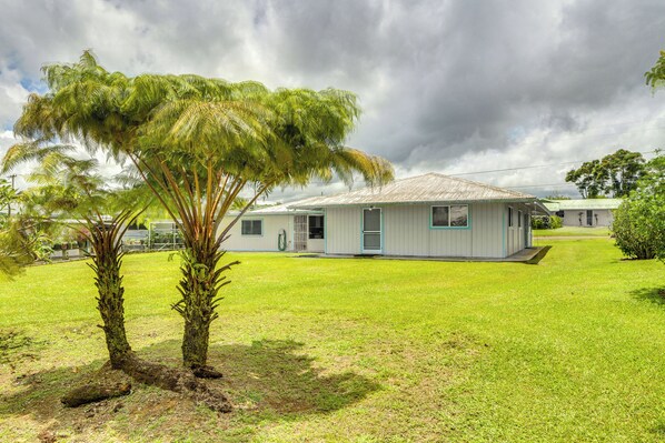 Hilo Vacation Rental | 3BR | 2BA | 1,700 Sq Ft | 1 Step Required