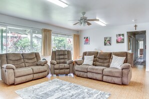 Living Room | Free WiFi | Portable A/C Unit | Washer/Dryer