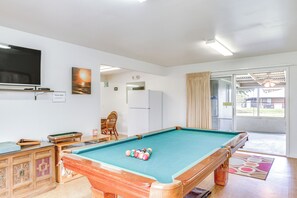 Game Room | Board Games | Chess | Smart TV