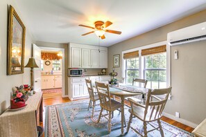 Dining Room | Dishware/Flatware Provided