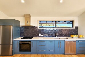 Full Kitchen (1)