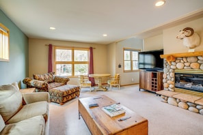 Living Room | Queen Sleeper Sofa | 2nd Floor | Multi-Level Townhome