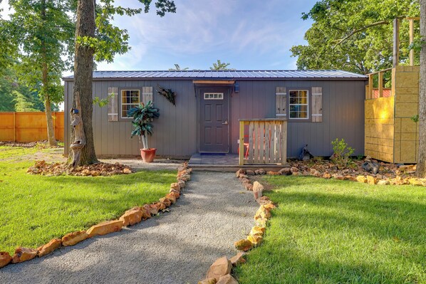 Grove Vacation Rental | Studio | 1BA | 1 Step Required | 360 Sq Ft