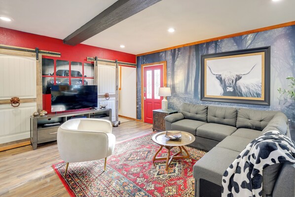 Grove Vacation Rental | 2BR | 1BA | 2 Steps Required | 640 Sq Ft
