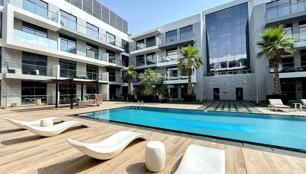 Swimming pool