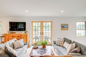 Living Room | Main Level | Smart TV | Free WiFi | Mini-Split A/C & Heating