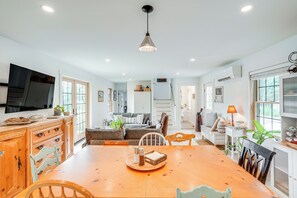 Dining Area | Main Level