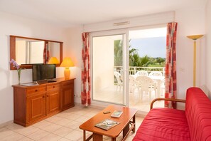 Welcome to our cozy and open apartment by the golf course!
