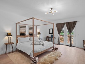 Primary Bedroom / King Bed