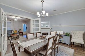 Dinning Room (1)
