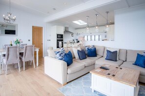 Shearwater 30 - 2 Bedroom Lodge - Summerhill (22307)