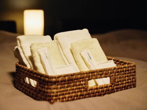 ・[Amenities] Towels and toothbrushes provided