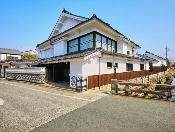 ・[Exterior] A 100-year-old traditional house where you can stay, located in a traditional buildings preservation district