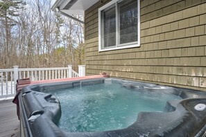 6 person hot tub with string lighting on our deck. Towels included!