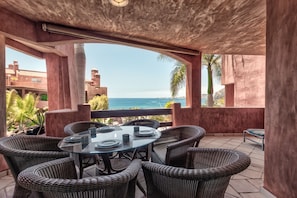 terrasse avec vue sur la mer