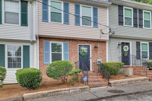 Property Exterior | Front Entrance