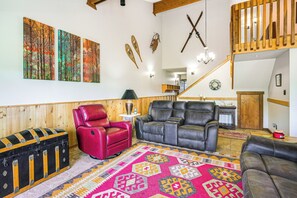 Living Room | 1st Floor | Smart TV