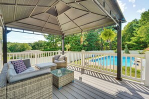Private Deck | Outdoor Seating