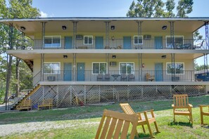 Apartment Exterior | Community Pool | Fire Pits | Dock | Boat Slips