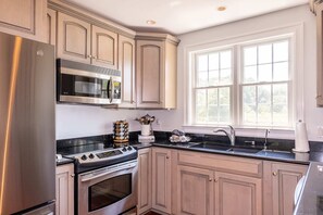 Full kitchen